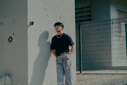 Style Relaxed Fit Jeans: Men’s Fashion Guide
