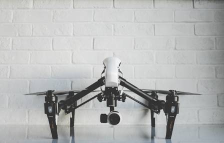 AI Guides Drones in Uncertain Environments